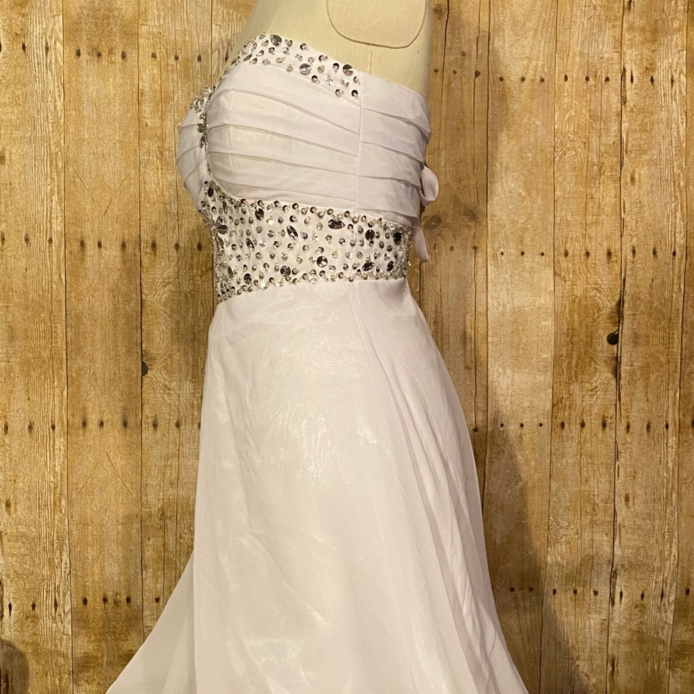 NEW Jaeden White Formal Dress - Picture 4 of 8